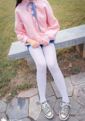 美女把胸全部露出_720免费播放